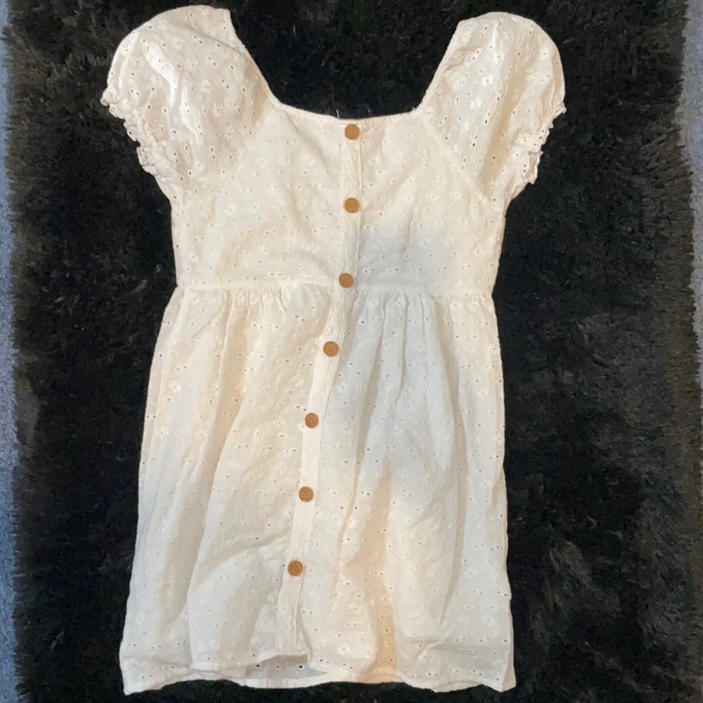 Girl’s White Eyelet dress🌷😍